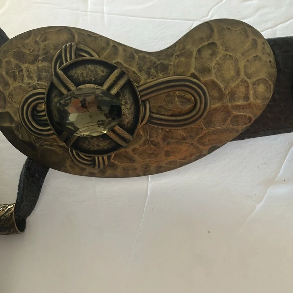 FINAL MARKDOWN Hammered look ladies belt